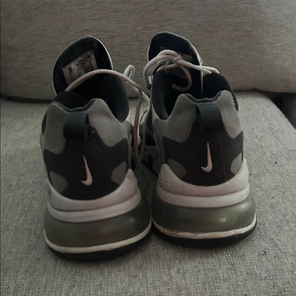 Nike Mens React Black and white Sneakers - Picture 3 of 7
